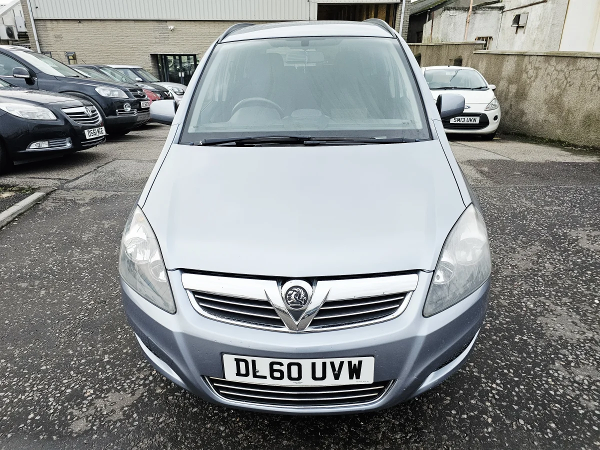 2011 Silver Vauxhall ZAFIRA Exclusive.7 seats, 1.8L Petrol. MOT June 2027.Low miles. FSH.ulez free.2 Owner £2495